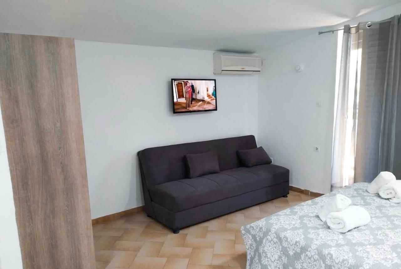 Studio mit Kingsize-Bett und Schlafsofa