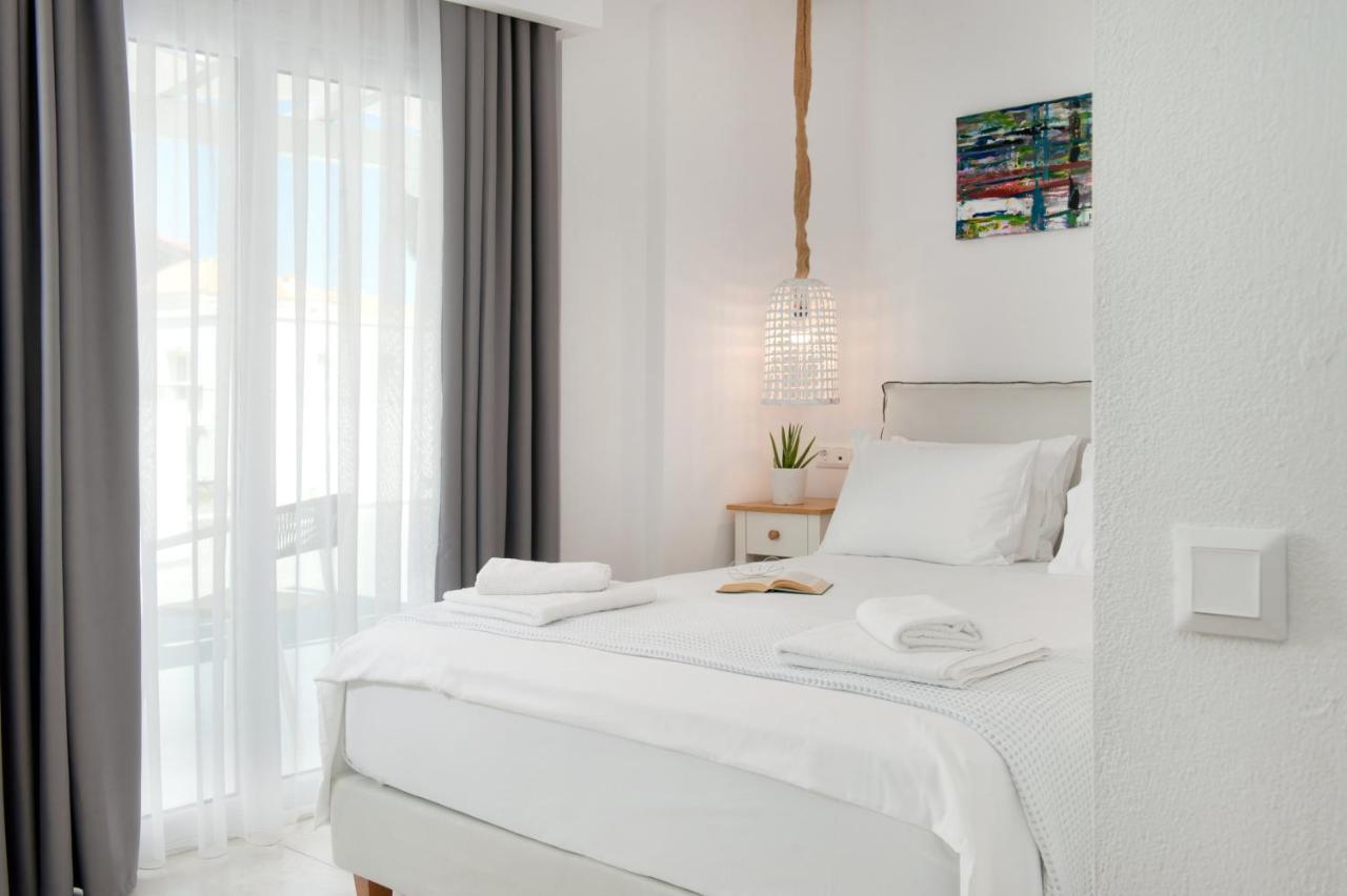 Zimmer mit Queensize-Bett und Balkon