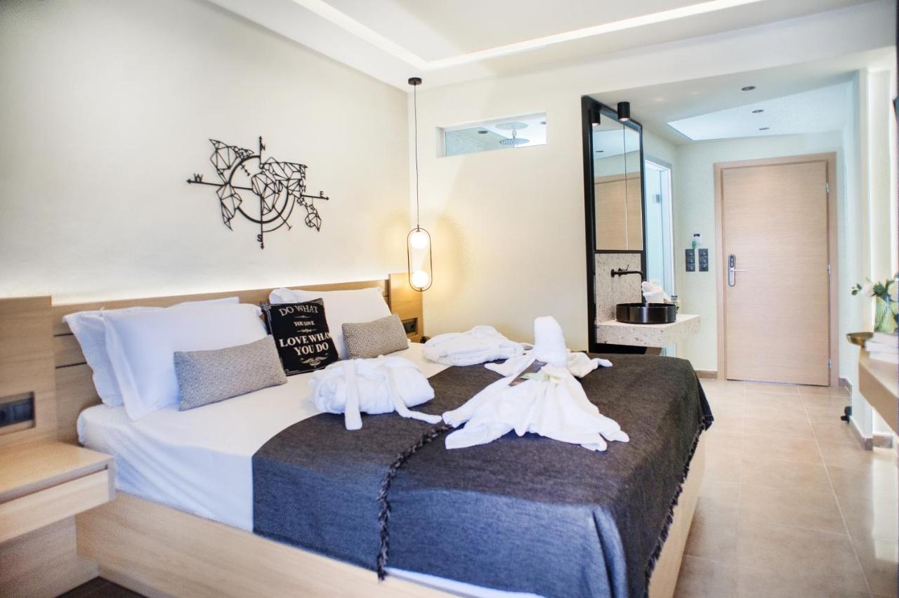 Deluxe Δίκλινο Δωμάτιο με 1 Διπλό ή 2 Μονά Κρεβάτια και Μπαλκόνι
