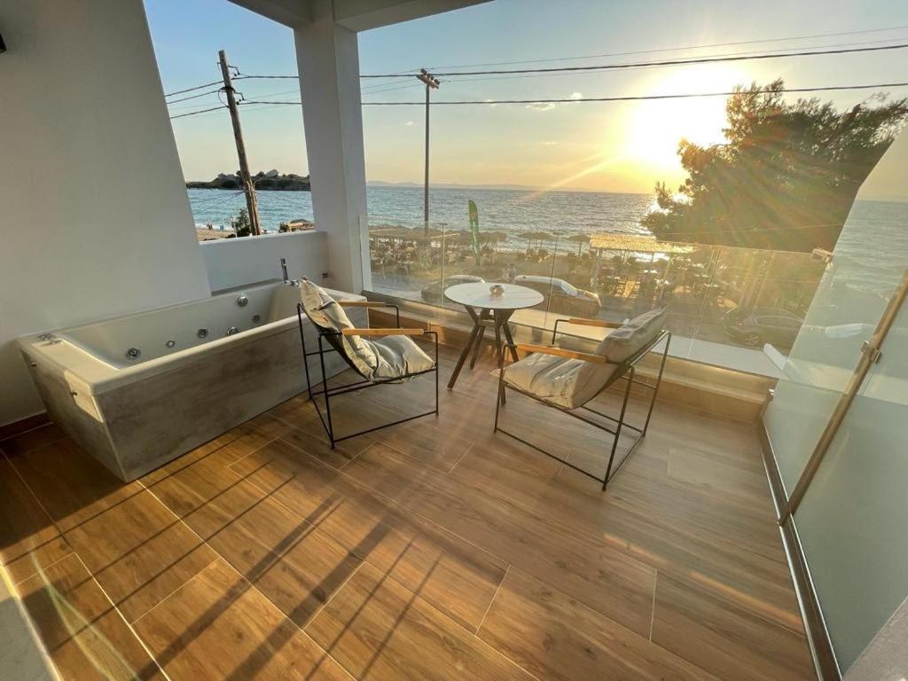 Deluxe Δίκλινο Δωμάτιο με Μπαλκόνι και θέα στη Θάλασσα