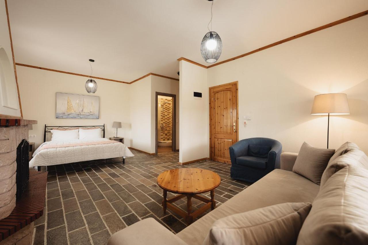 Junior Suite with Pool View,1397997710:JPEG