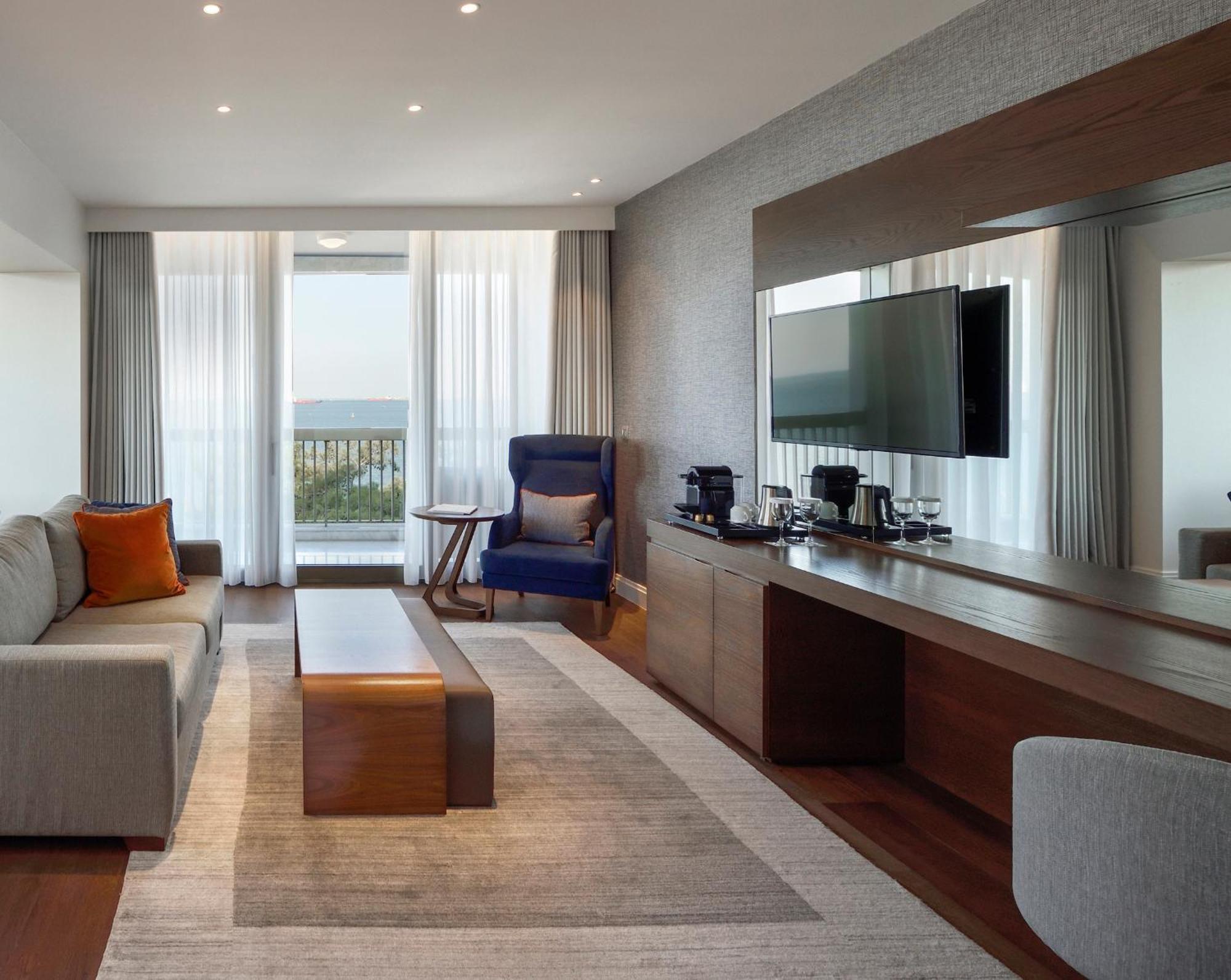Deluxe Suite with Sea View,1528196944:JPEG