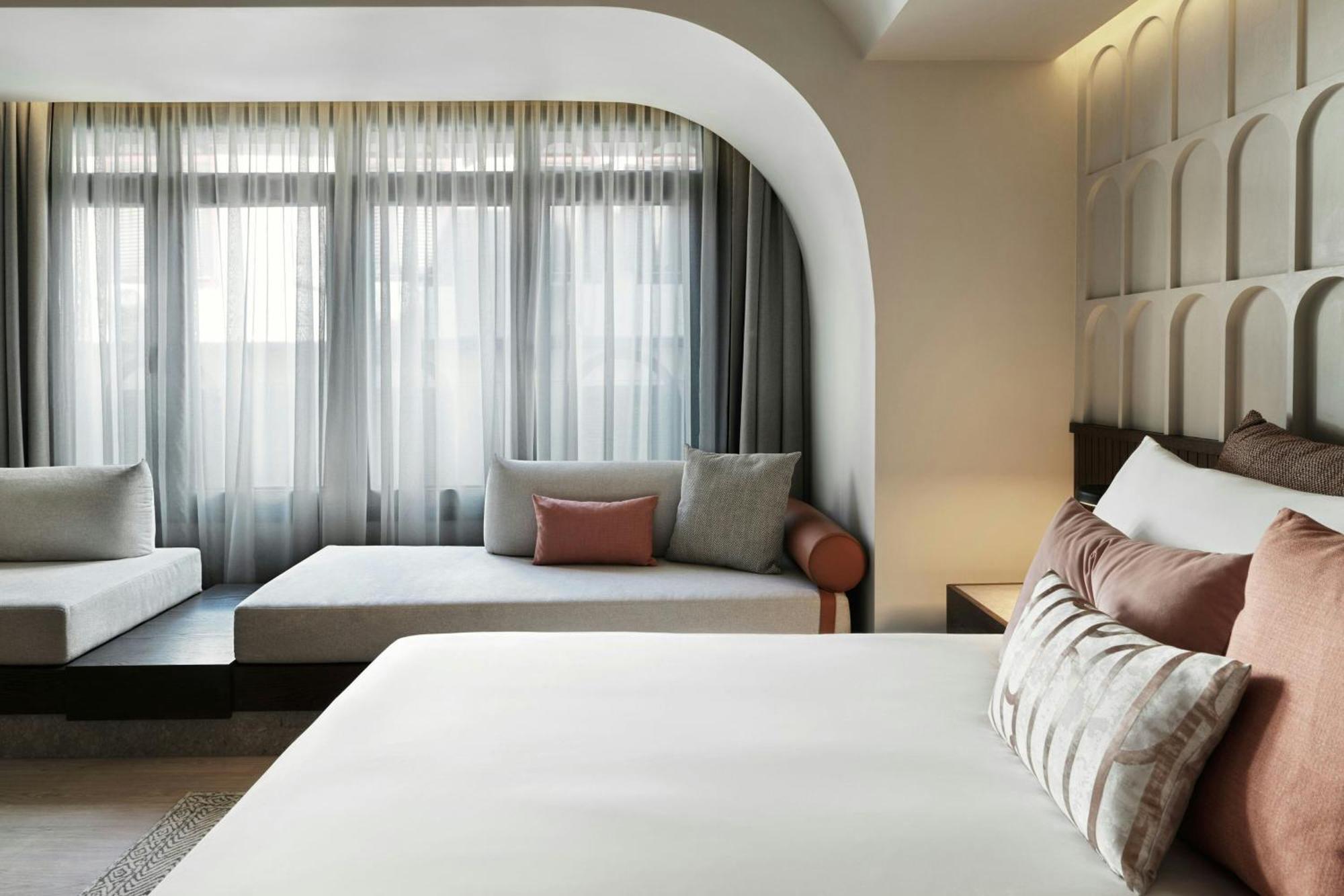 Deluxe Δωμάτιο με King-Size Κρεβάτι, Καναπέ-Κρεβάτι και θέα στην Πόλη ή σε Αστική Περιοχή