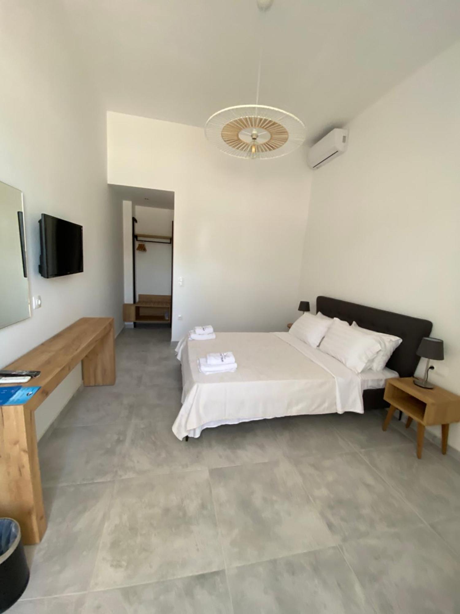 Double Room,1645670081:JPEG