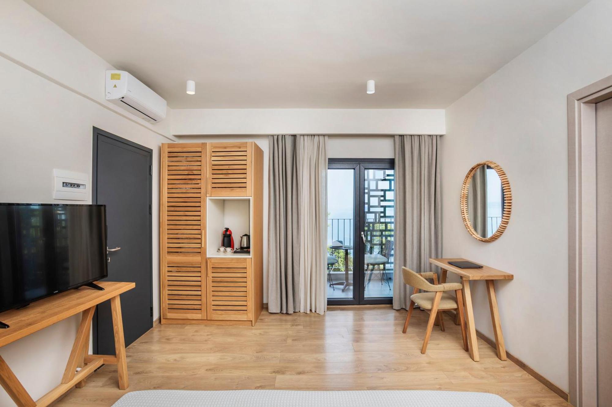 Deluxe Double Room with Sea View,1743195062:JPEG