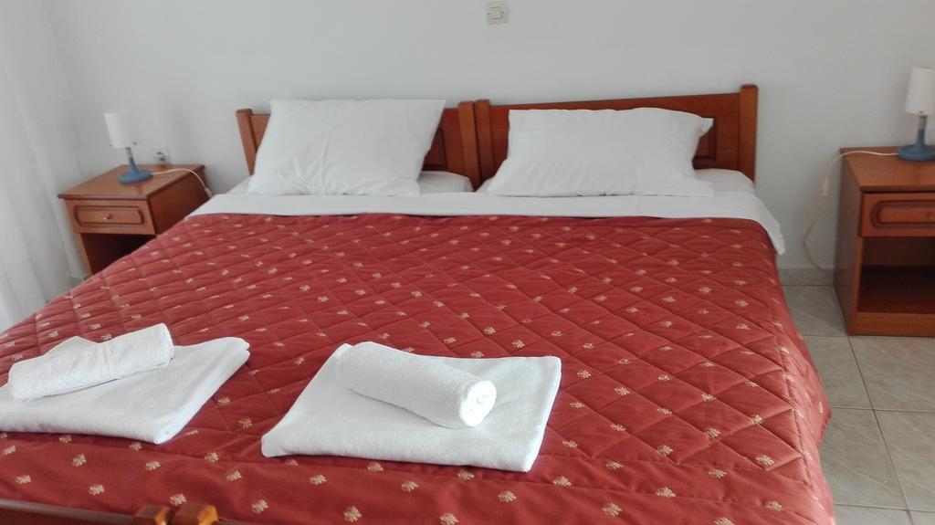 Standard Triple Studio,394421343:JPEG