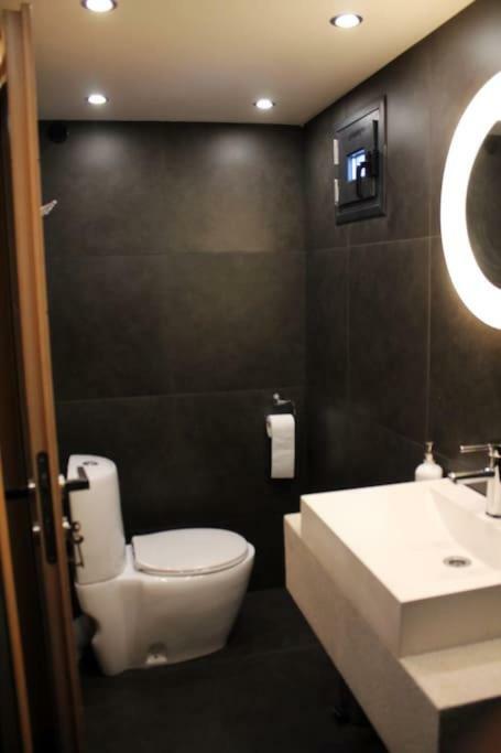 Deluxe Δίκλινο Δωμάτιο με Μπαλκόνι και θέα στη Θάλασσα