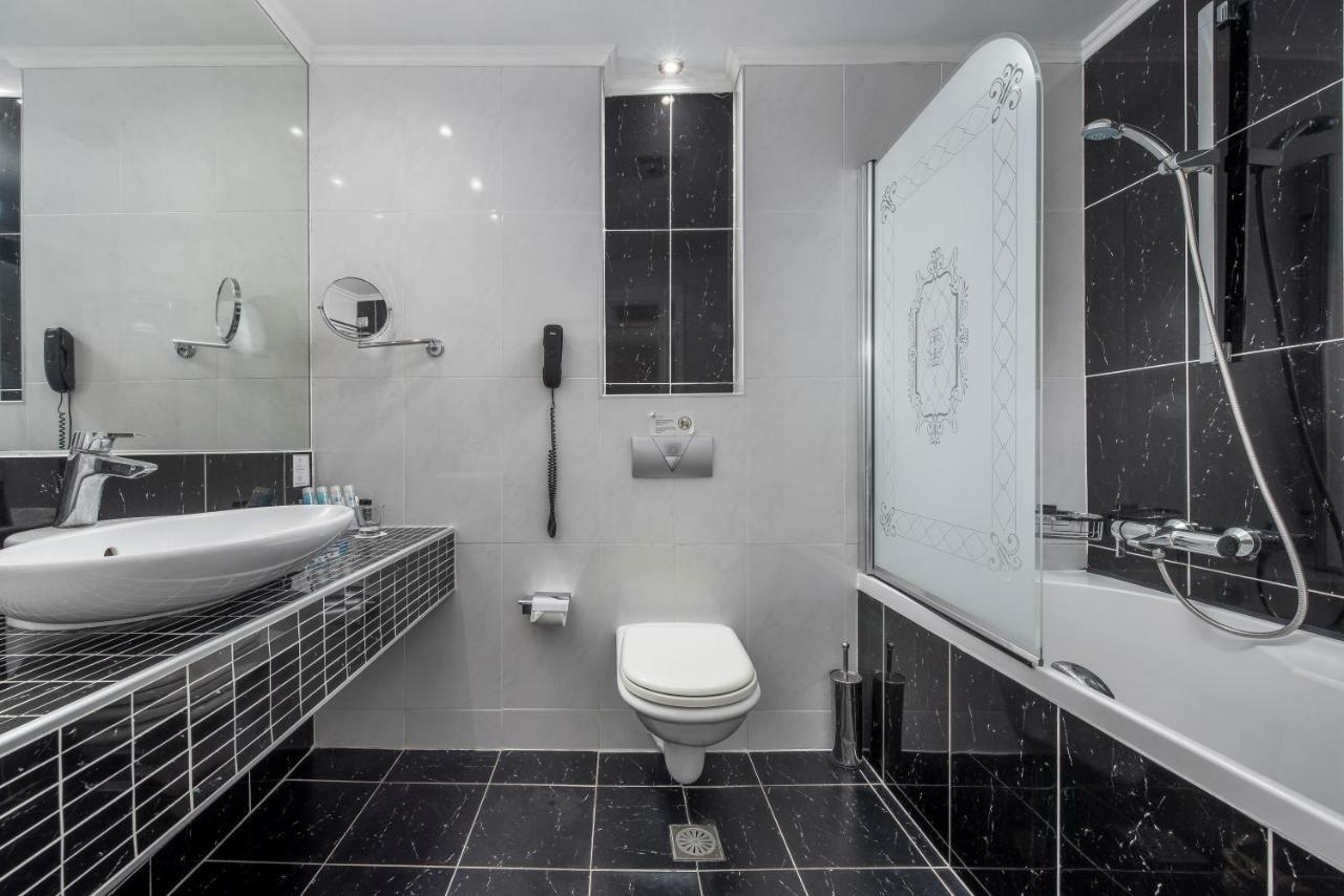 Family Room with Garden View,908969401:JPEG