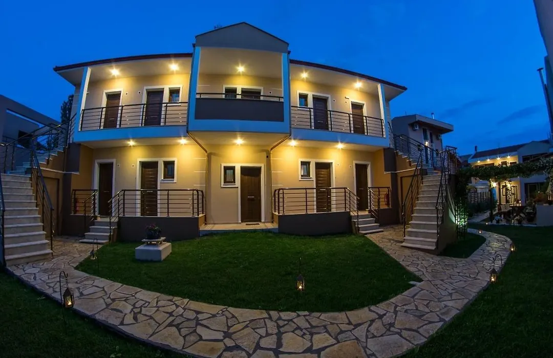 Dafni'S Seaside Luxury Studios-1
