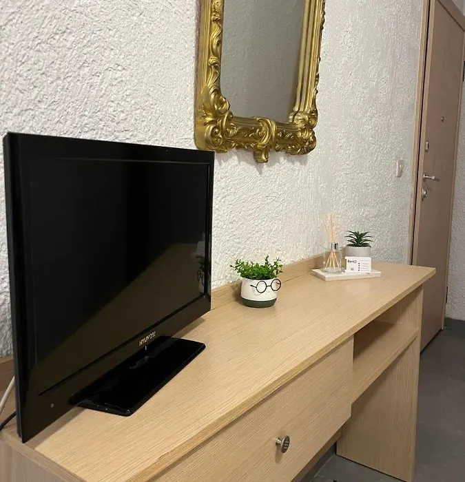 Goldenwaverooms-1