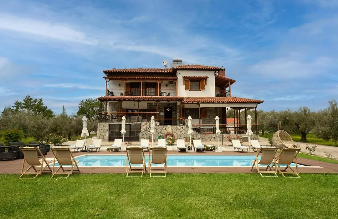 Kalisun Pool House By Georgalas-1