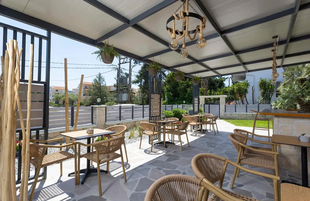 Danae Comfort Living-1