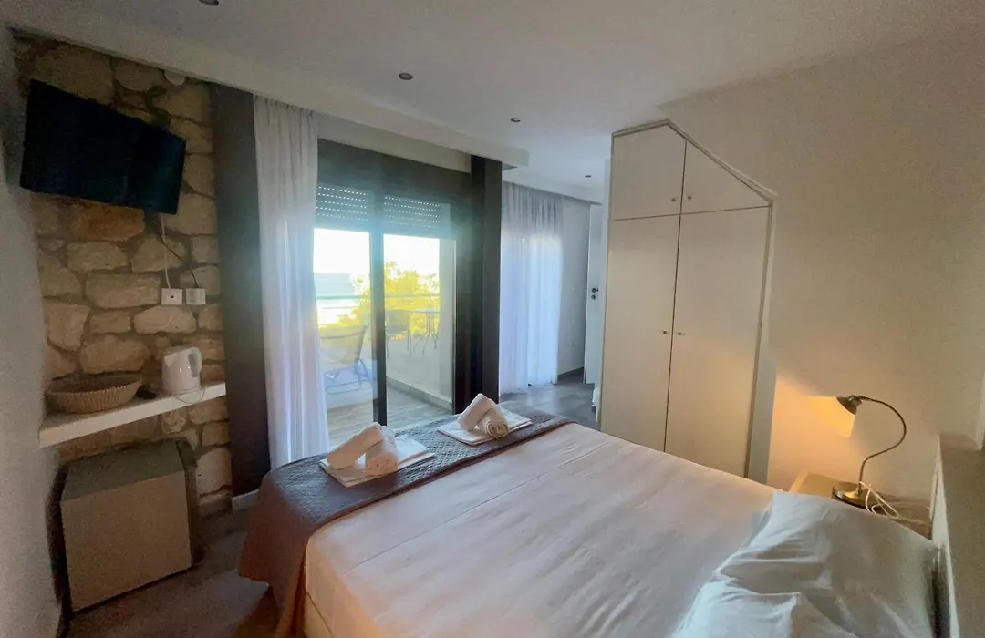The Beach House - Apartments & Studios (Adults Only)-1