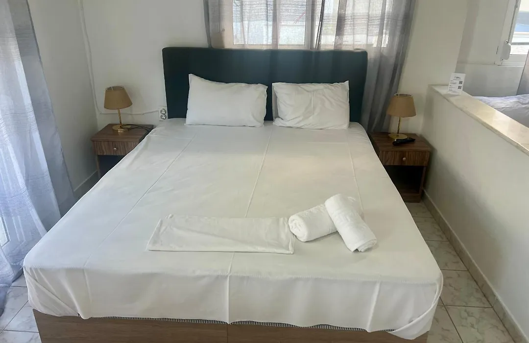 Pelekan Rooms And Apartments Athina 11-1