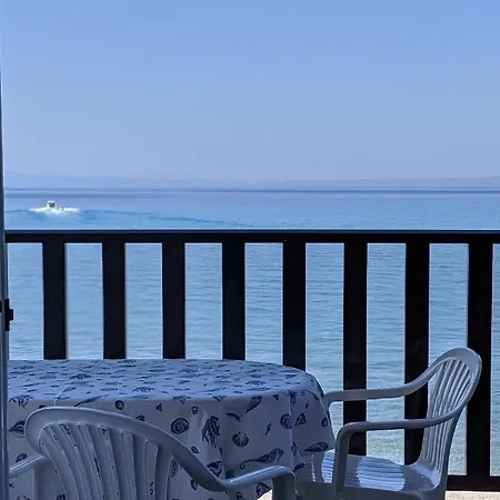 Seafront Apartment Pefkochori-2