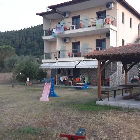 Zisios Studios-2