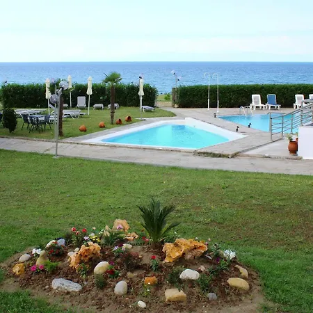 Skion Palace Beach Hotel-Bungalows & Boutique Hotel-3
