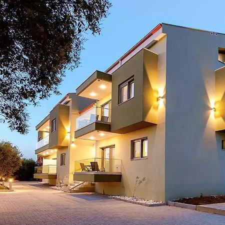 Estelle Family Luxury Apartments & Suites-2
