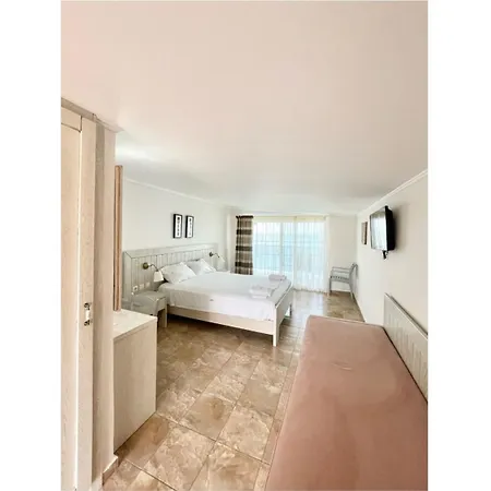 Myrto Rooms-2