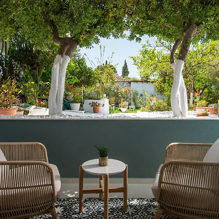 Pela Veranda Exquisite Suites-3