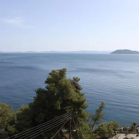 Akrotiri Hotel-2