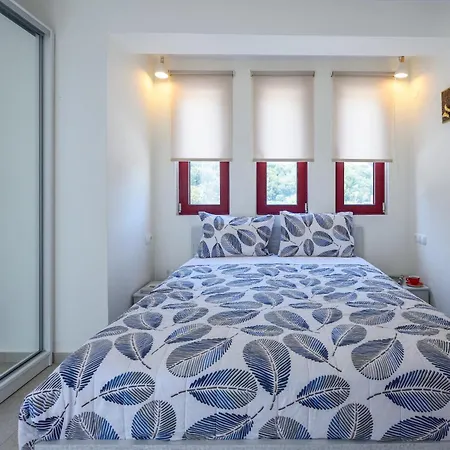 Elpiniki Luxury Rooms-3