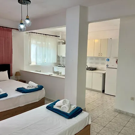 Pelekan Rooms And Apartments Athina 11-3