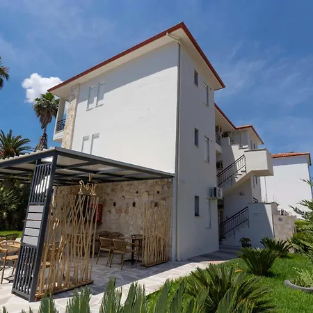 Danae Comfort Living-2