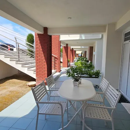 Bungalow White Apartments-3