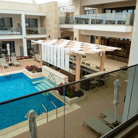 Mirror Hotel-2