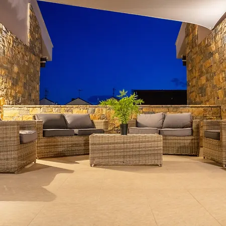 Royalty Suites Seaside-2
