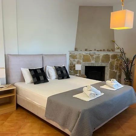 The Beach House - Apartments & Studios (Adults Only)-2