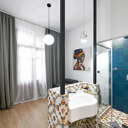 The Maroon Bottle Hotel-2