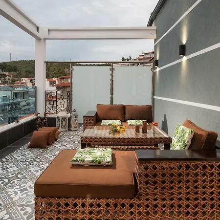 Pela Veranda Exquisite Suites-2