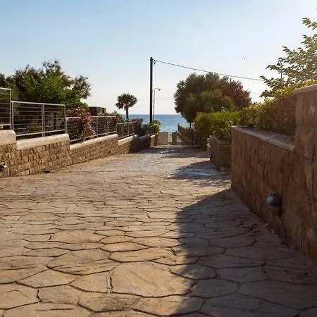 Villa Kristin - Great Location, Sea Views, Bbq-2