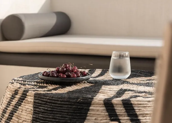 Seven Rocks Aparthotel Παλιούρι