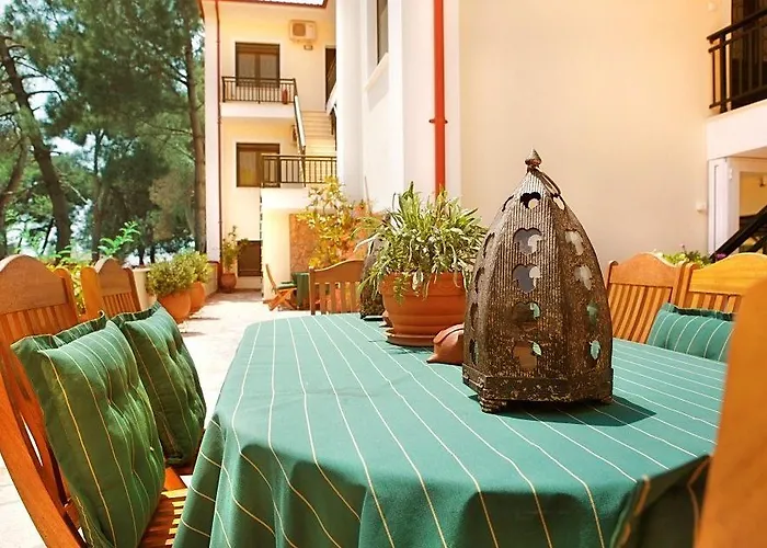 Avra Apartments Néos Marmarás