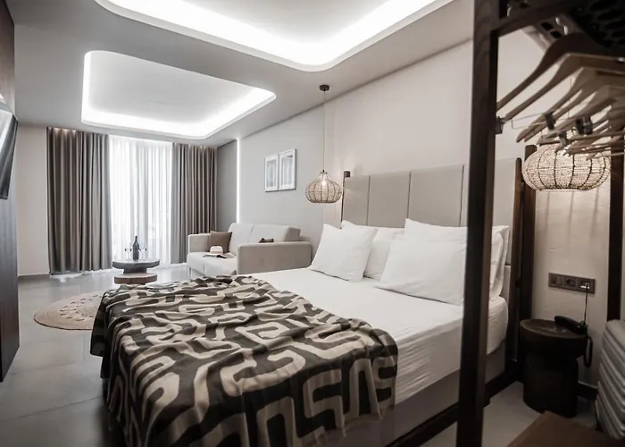 Haustierfreundliches King'S & Queen'S Afitos - Suites With Private Pool