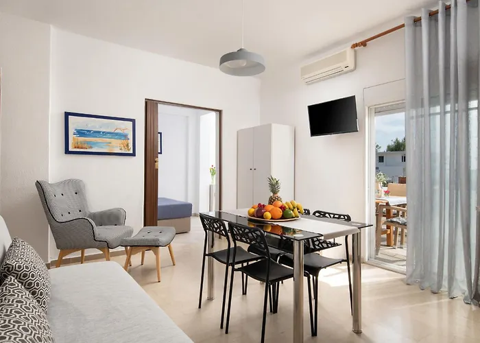 Studios Gianna Τορώνη