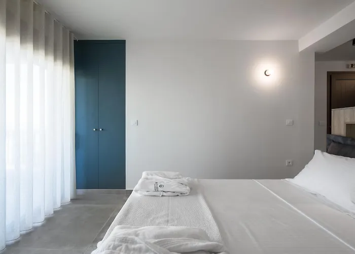 Blue Whisper Luxury Living Suites Nea Roda