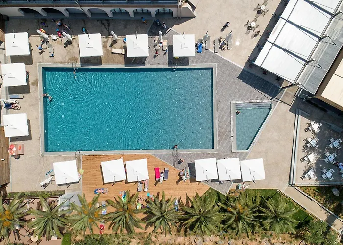 Blue Dolphin Hotel Μεταμόρφωση