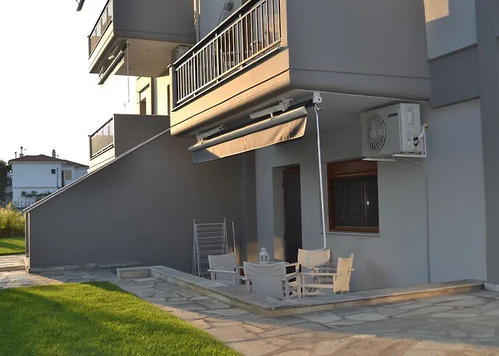 Grey House Apartments Nikiti 
